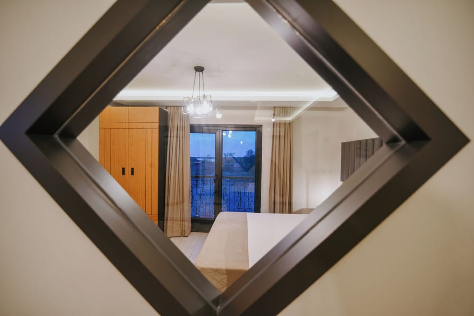 Comfort Room, 1 Queen Bed with Sofa bed | Individually decorated, individually furnished, desk, laptop workspace