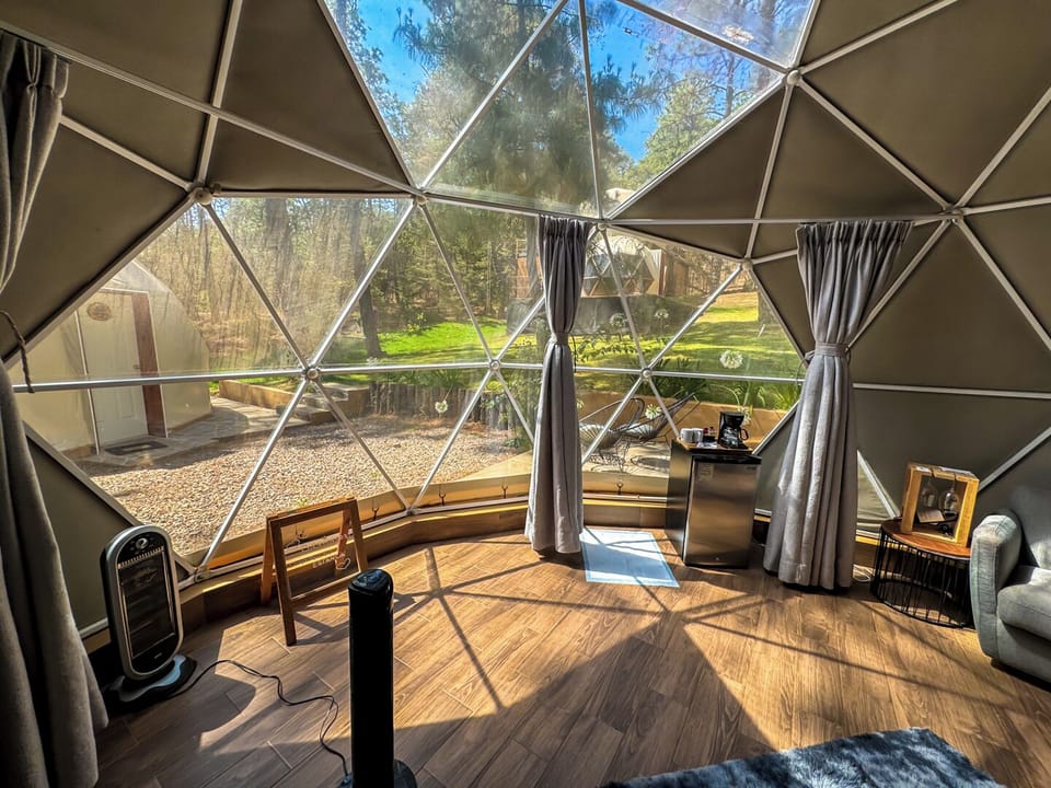 Deluxe Cabin, 1 King Bed (Domo XL) | Premium bedding, down comforters, individually decorated