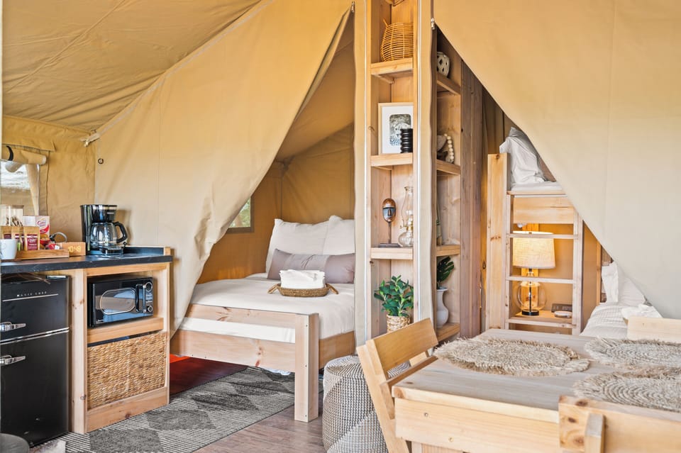 Comfort Tent, Hill View | Free WiFi