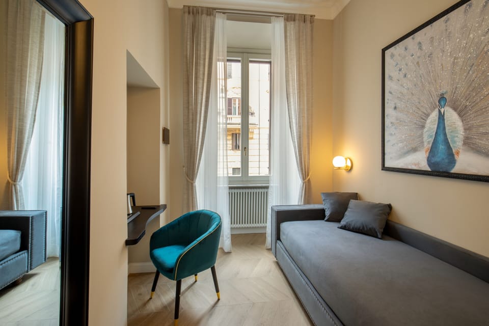 Deluxe Triple Room | Desk, laptop workspace, soundproofing, free WiFi