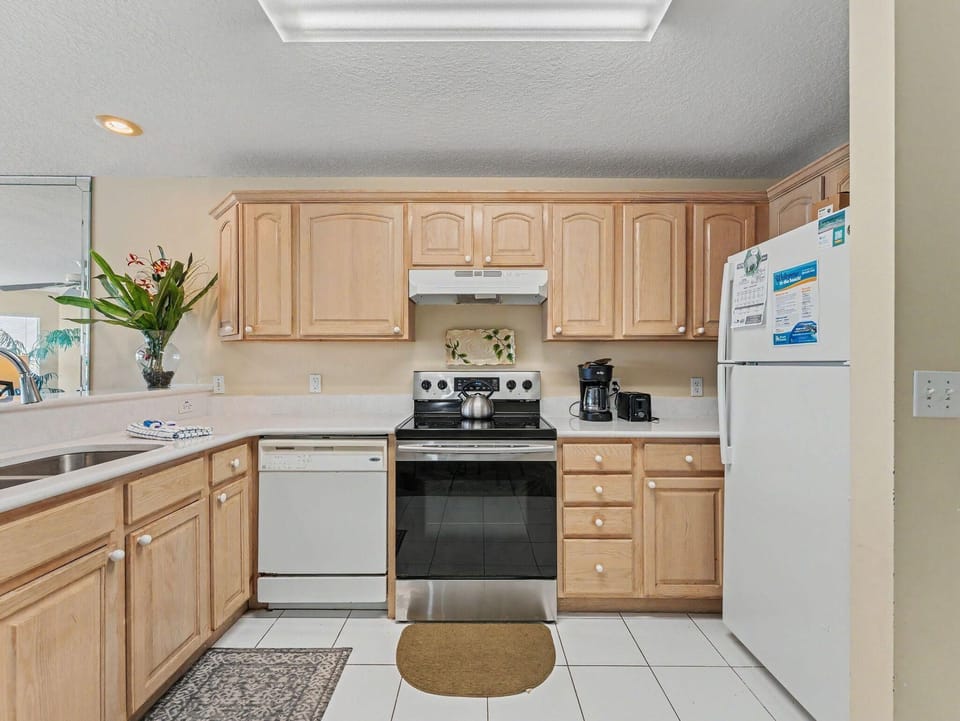Condo, 1 Queen Bed with Sofa bed (Amadeus 9) | Private kitchen | Oven, toaster