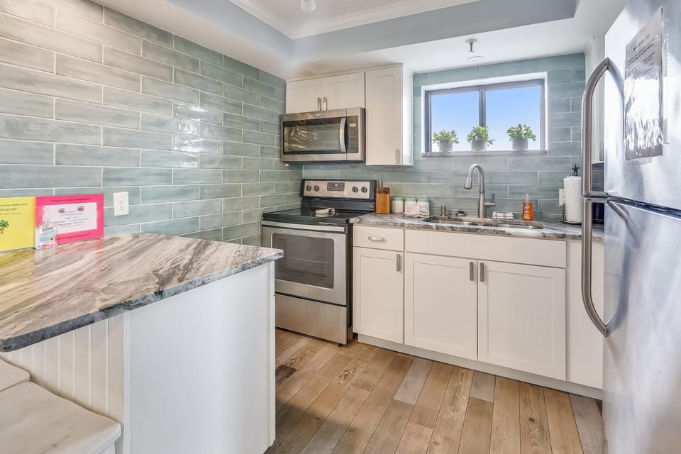 Condo, Multiple Beds (Caprice 301) | Private kitchen | Oven, toaster