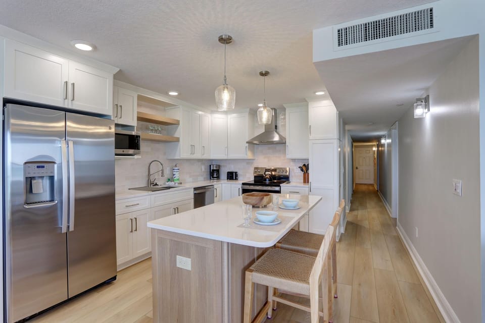 Condo, 2 Queen Beds (Emerald Isle 502 - Premier) | Private kitchen | Oven, toaster
