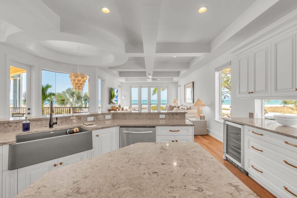 House, Multiple Beds (Hidden Treasure Beach House) | Private kitchen | Oven, toaster