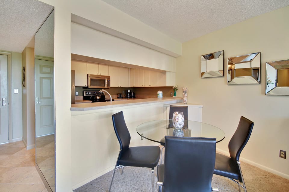Condo, 1 King Bed (Land's End 1-301 Gulf View - Premier) | Dining