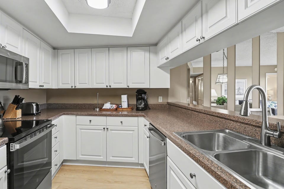 Condo, 1 King Bed (Land's End 1-401 Gulf View) | Private kitchen