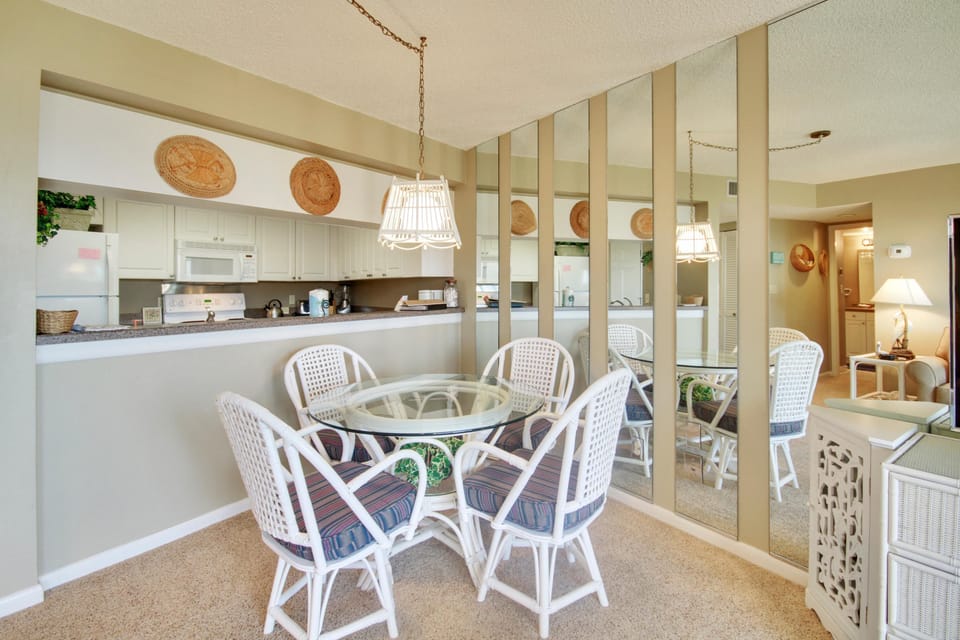 Condo, 1 King Bed (Land's End 1-401 Gulf View) | Dining