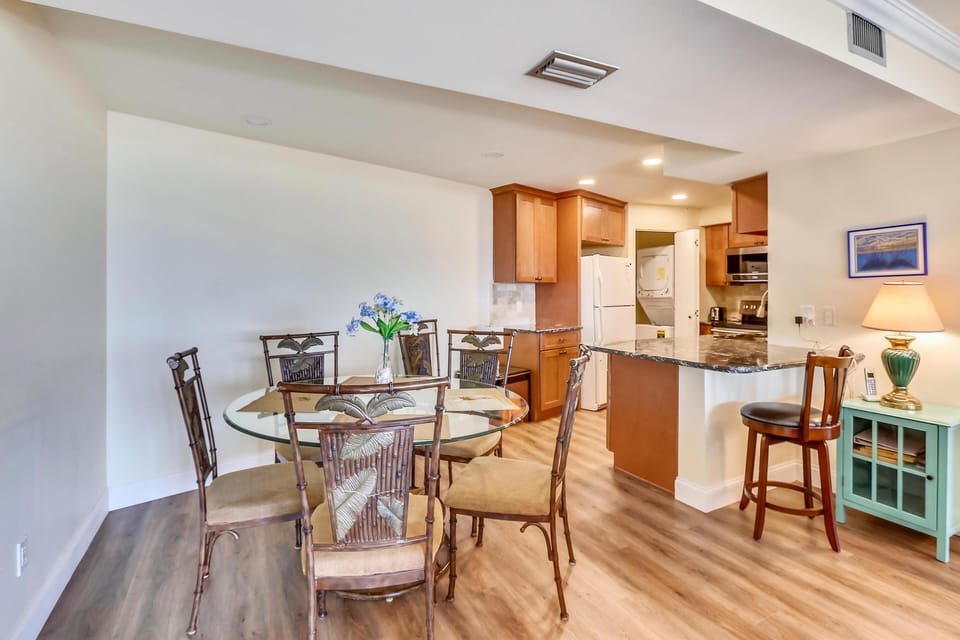 Condo, 1 King Bed (Land's End 1-405 Gulf View - Premier) | Dining