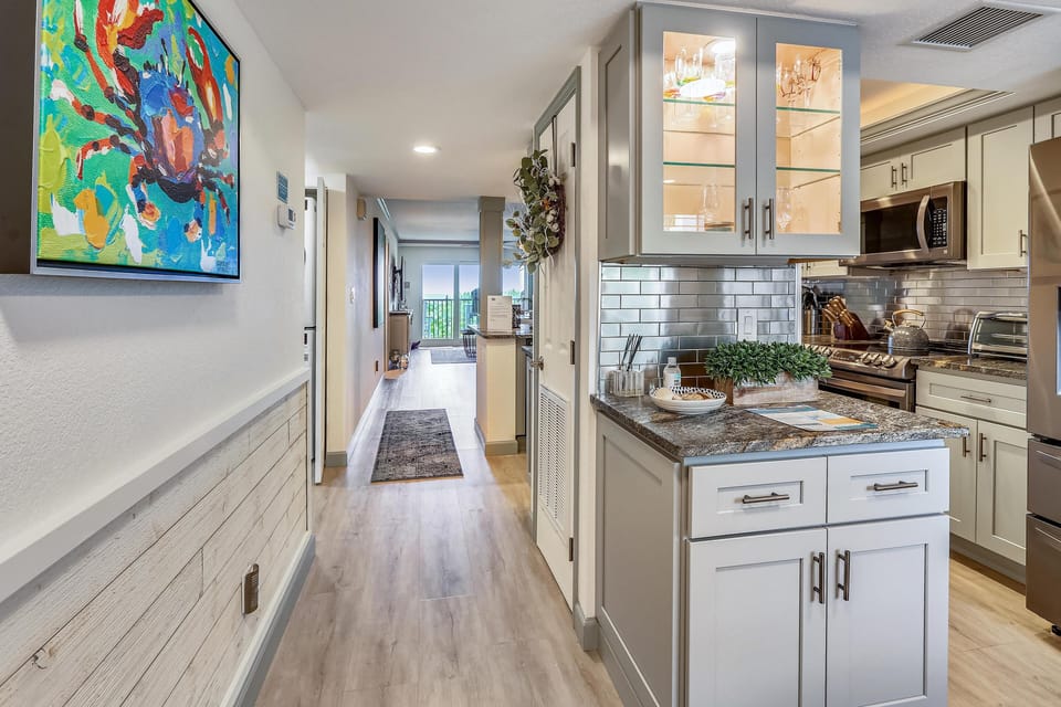 Condo, 1 King Bed (Land's End 10-202 Beach Front - Premi) | Private kitchen | Oven, toaster
