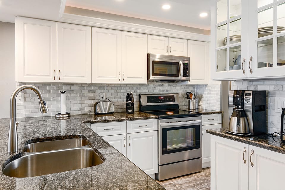 Condo, 1 King Bed (Land's End 10-302 Beach Front - Premi) | Private kitchen | Oven, toaster