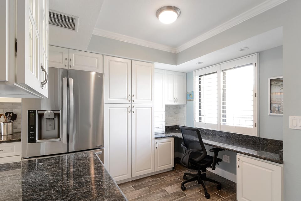 Condo, 1 King Bed (Land's End 10-302 Beach Front - Premi) | Private kitchen | Oven, toaster