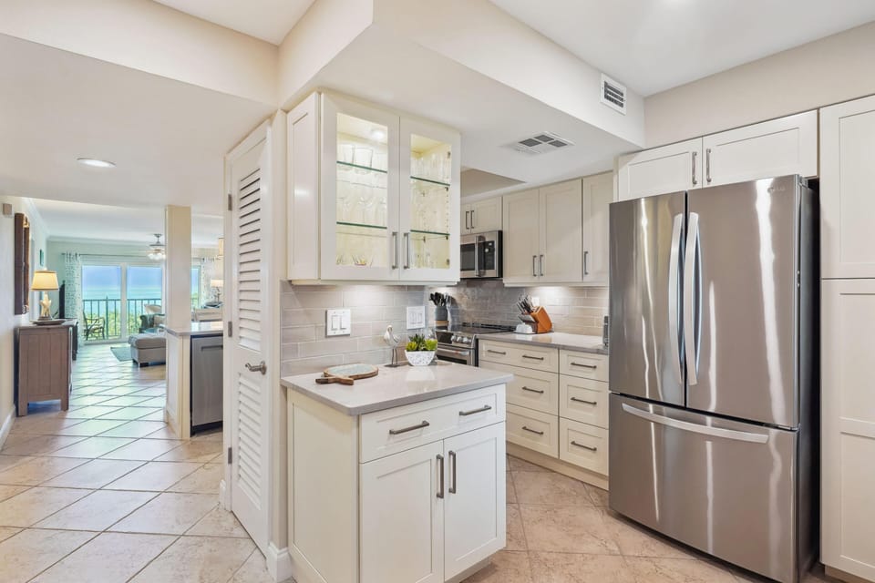 Condo, Multiple Beds (Land's End 10-304 Beach Front - Premi) | Private kitchen | Oven, toaster