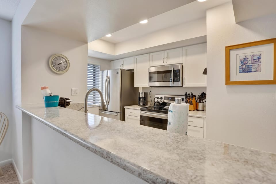 Condo, 1 King Bed with Sofa bed (Land's End 10-305 Beach Front) | Private kitchen