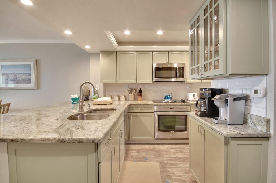 Condo, Multiple Beds (Land's End 10-402 Beach Front - Premi) | Private kitchen | Oven, toaster