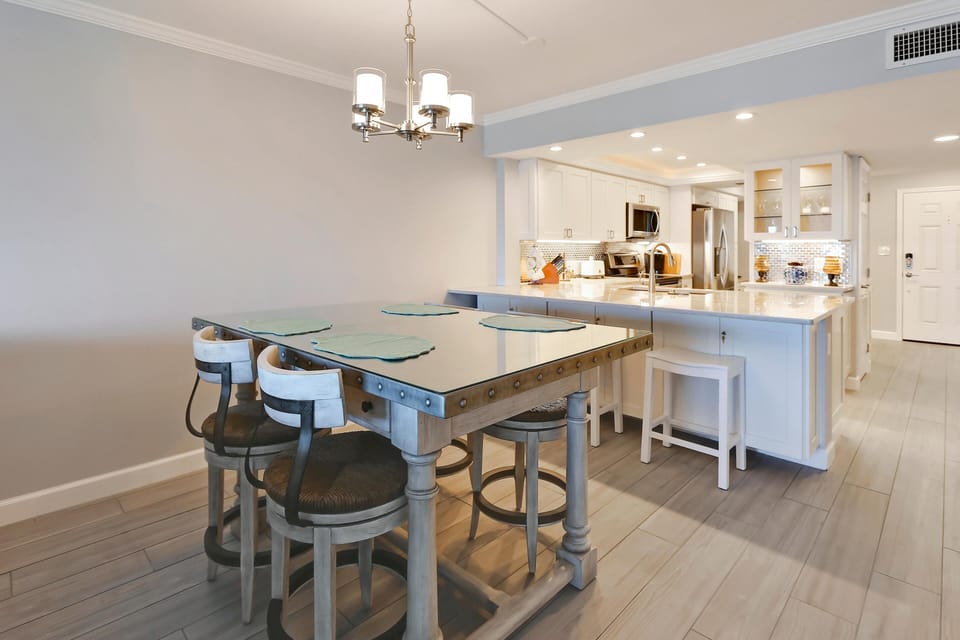 Condo, Multiple Beds (Land's End 10-403 Beach Front - Premi) | Dining