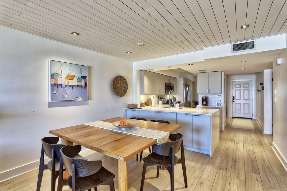 Condo, Multiple Beds (Land's End 11-203 Beach Front - Premi) | Dining