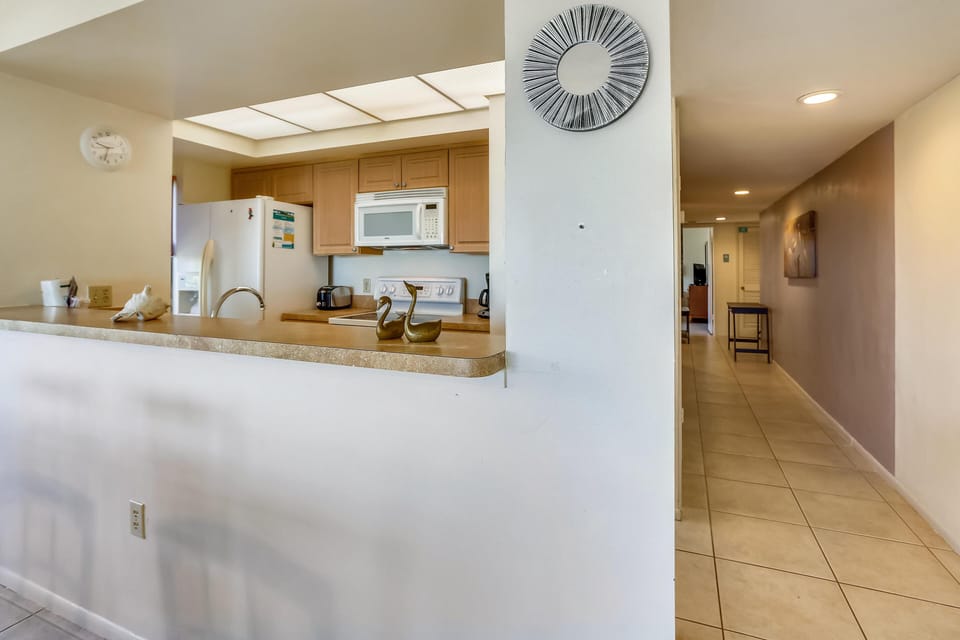 Condo, 1 King Bed with Sofa bed (Land's End 11-207 Beach Front) | Private kitchen