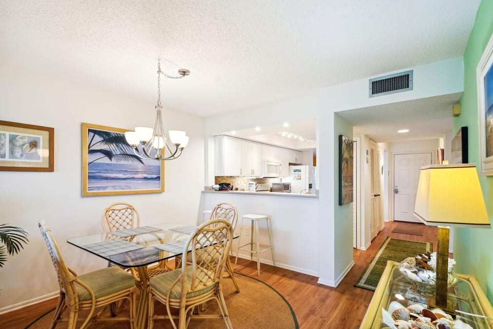 Condo, 1 King Bed (Land's End 11-304 Beach Front) | Dining