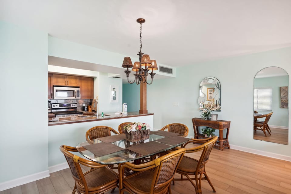 Condo, 1 King Bed with Sofa bed (Land's End 11-307 Beach Front - Premi) | Dining