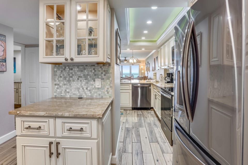 Condo, Multiple Beds (Land's End 11-405 Beach Front - Premi) | Private kitchen