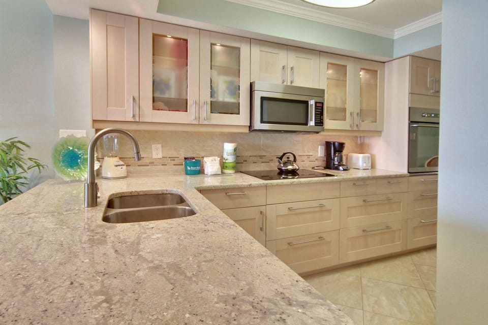 Condo, 1 King Bed (Land's End 11-406 Beach Front - Premi) | Private kitchen | Oven, toaster