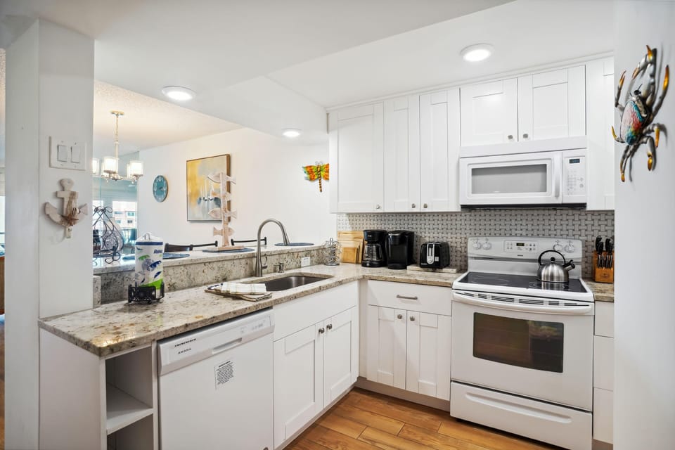 Condo, Multiple Beds (Land's End 3-204 Bay Front) | Private kitchen | Oven, toaster