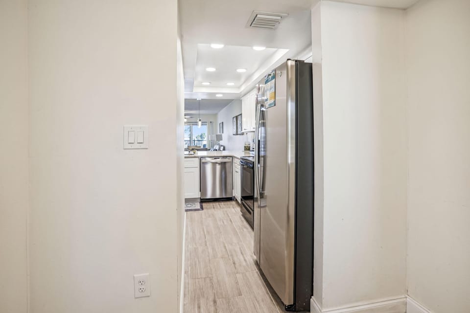 Condo, 1 King Bed (Land's End 3-205 Bay Front - Premier) | Interior