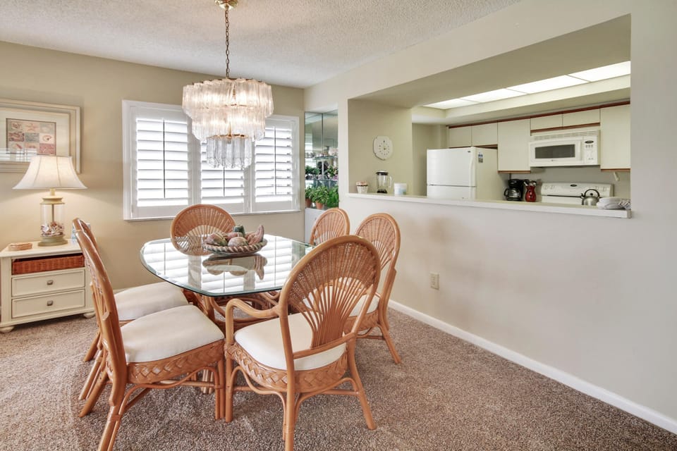 Condo, 1 King Bed (Land's End 3-406 Bay Front) | Dining