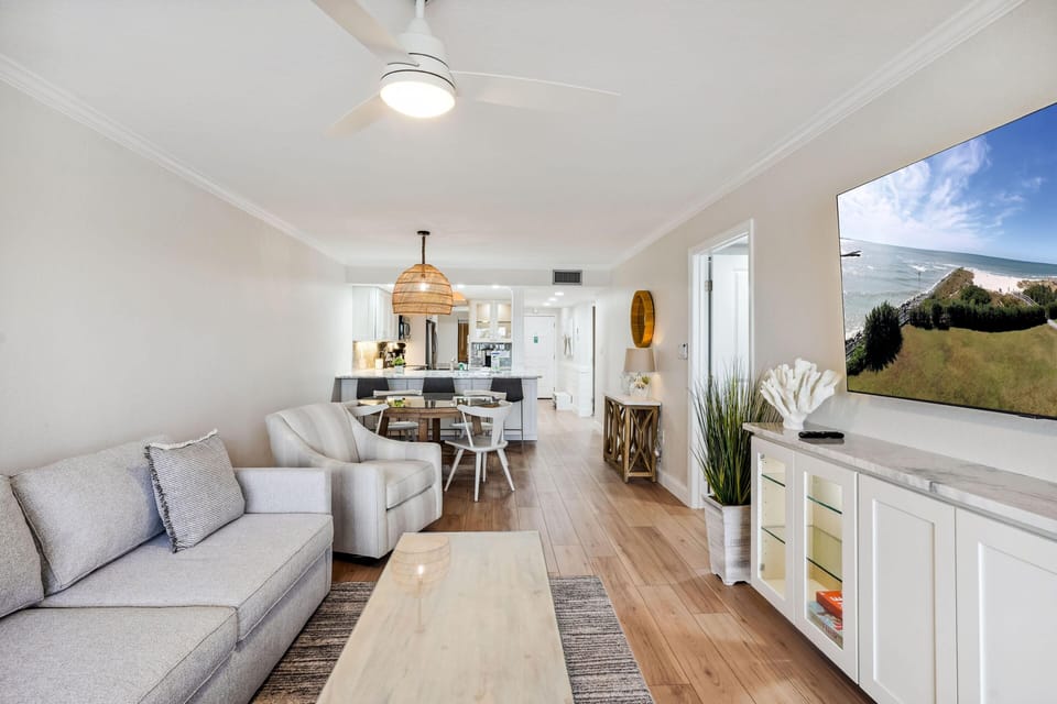 Condo, 1 King Bed (Land's End 4-204 Bay Front - Premier) | Living area | TV