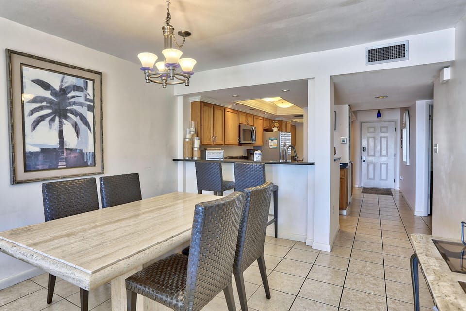 Condo, Multiple Beds (Land's End 5-302 Gulf-Bay Front - Pre) | Dining