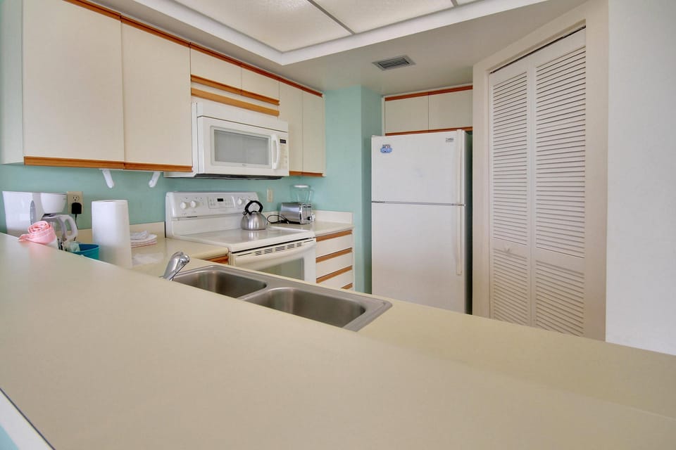 Condo, 1 King Bed with Sofa bed (Land's End 6-301 Beach Front) | Private kitchen | Oven, toaster