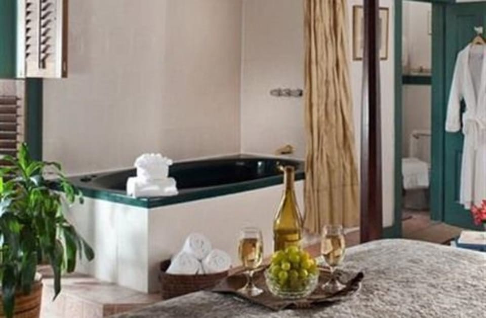 Balcony room | Premium bedding, individually decorated, individually furnished