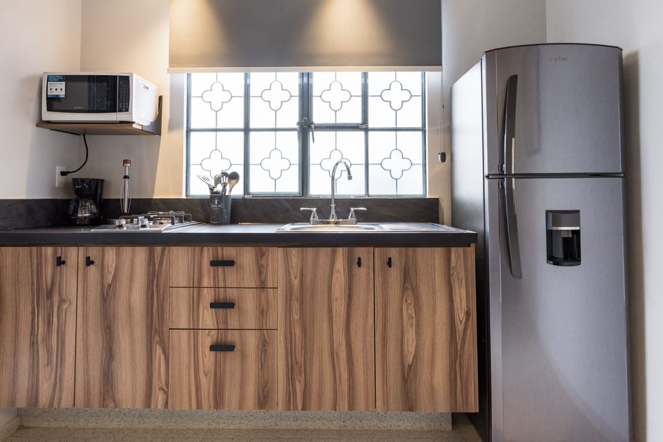 Executive Double Room | Private kitchen | Microwave, toaster, blender, cookware/dishes/utensils