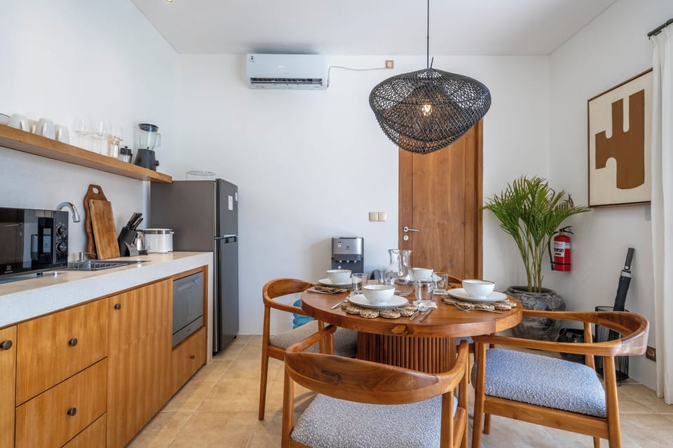 Deluxe Villa | Dining room