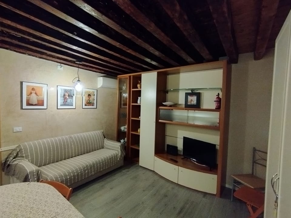 Apartment, 3 Bedrooms, Smoking, Garden View | Lounge