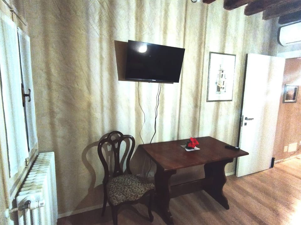 Apartment, 3 Bedrooms, Smoking, Garden View | Room amenity