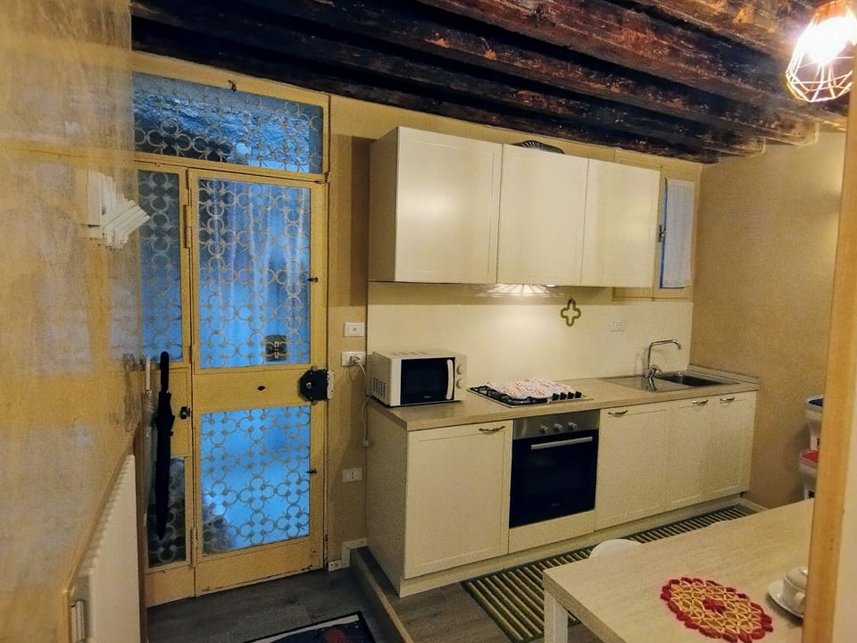 Apartment, 3 Bedrooms, Smoking, Garden View | Interior