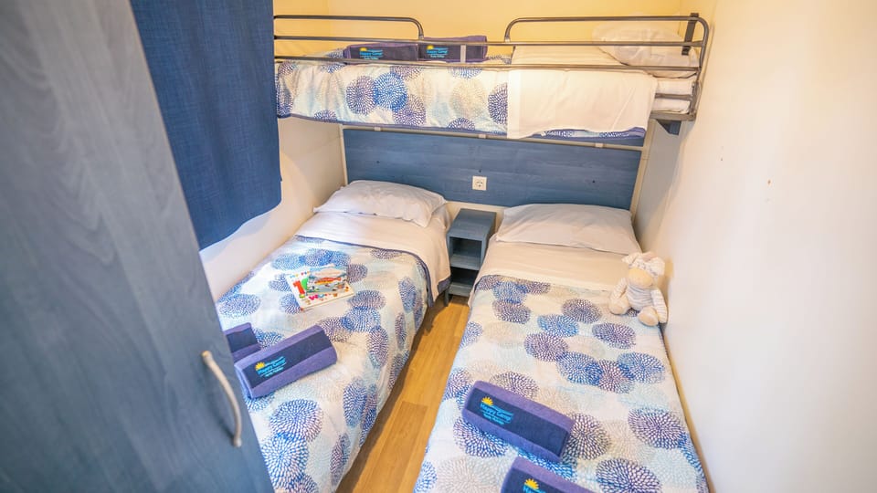 Standard Mobile Home | 2 bedrooms, cribs/infant beds