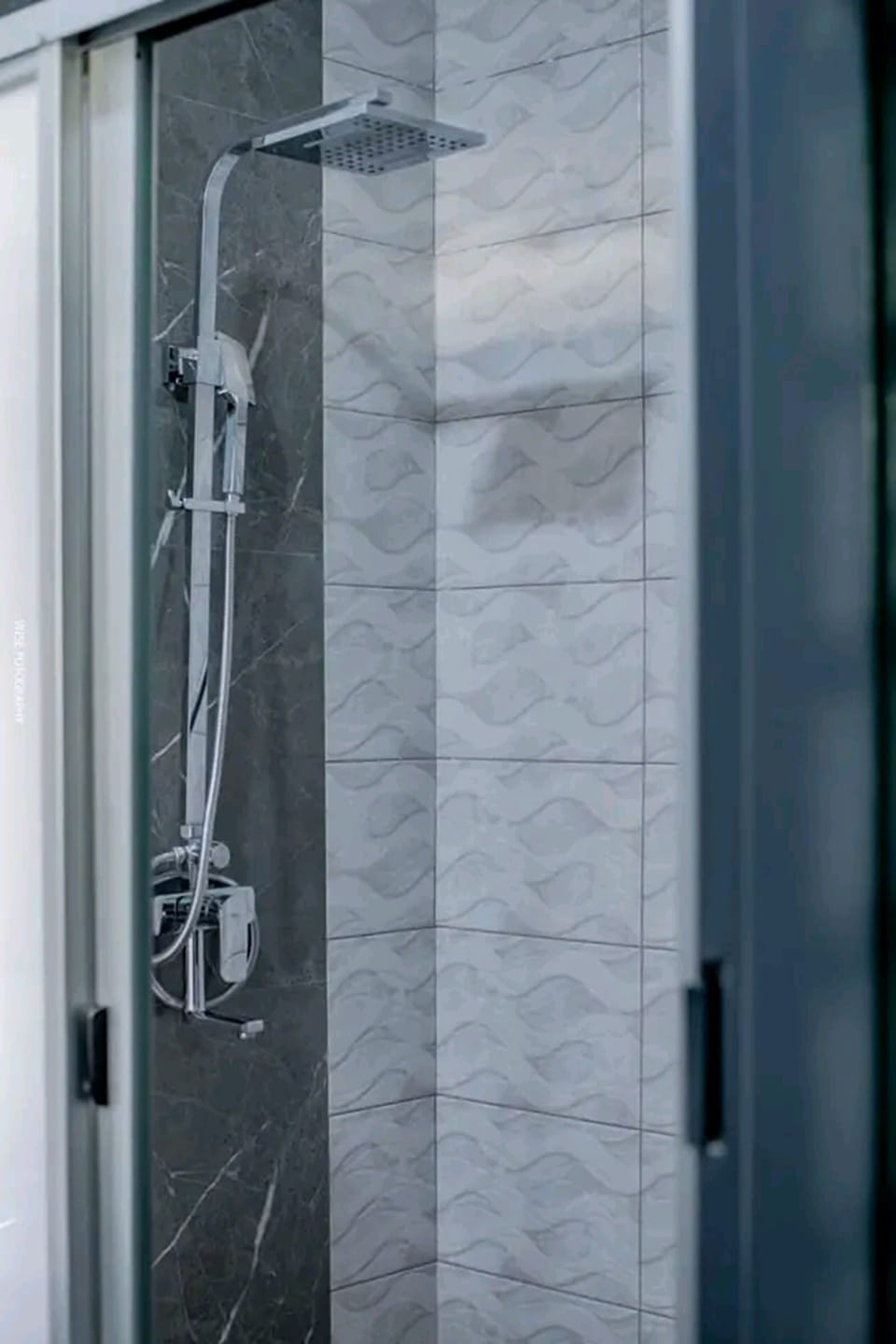 Double Room | Bathroom | Shower, rainfall showerhead, free toiletries, towels