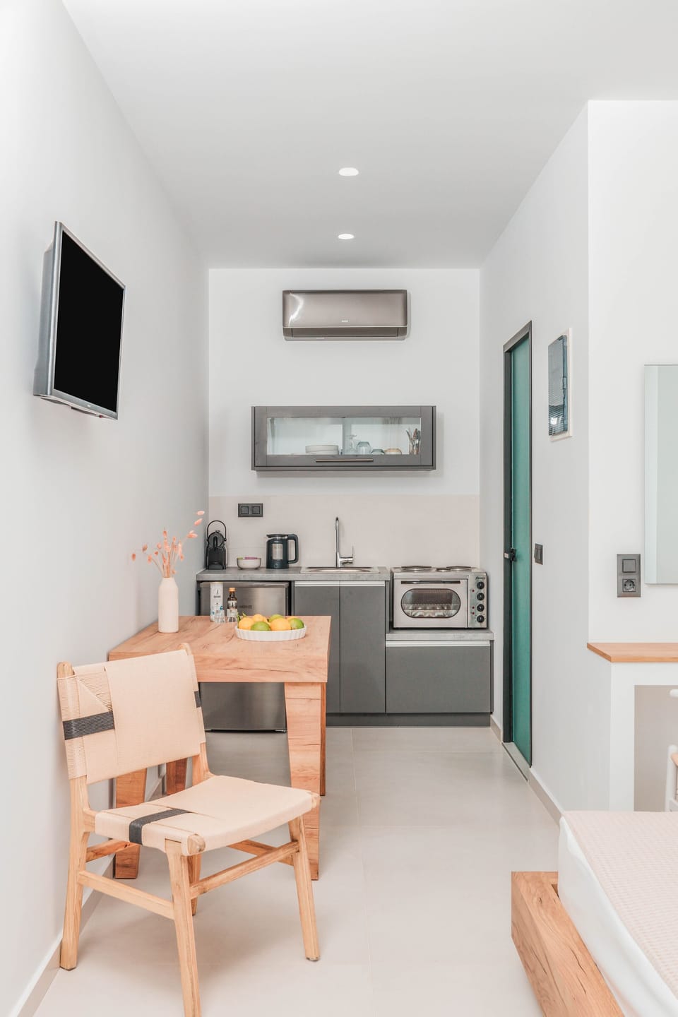 Apartment 3 | Private kitchen | Fridge, oven, stovetop, espresso maker