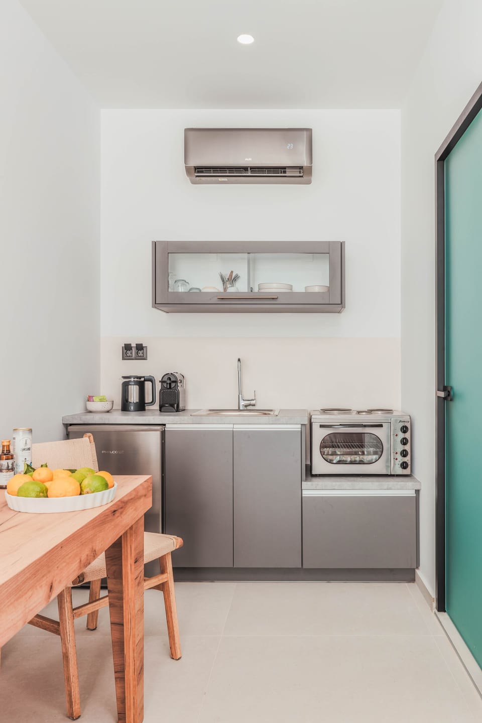 Apartment 1 | Private kitchen | Fridge, oven, stovetop, espresso maker