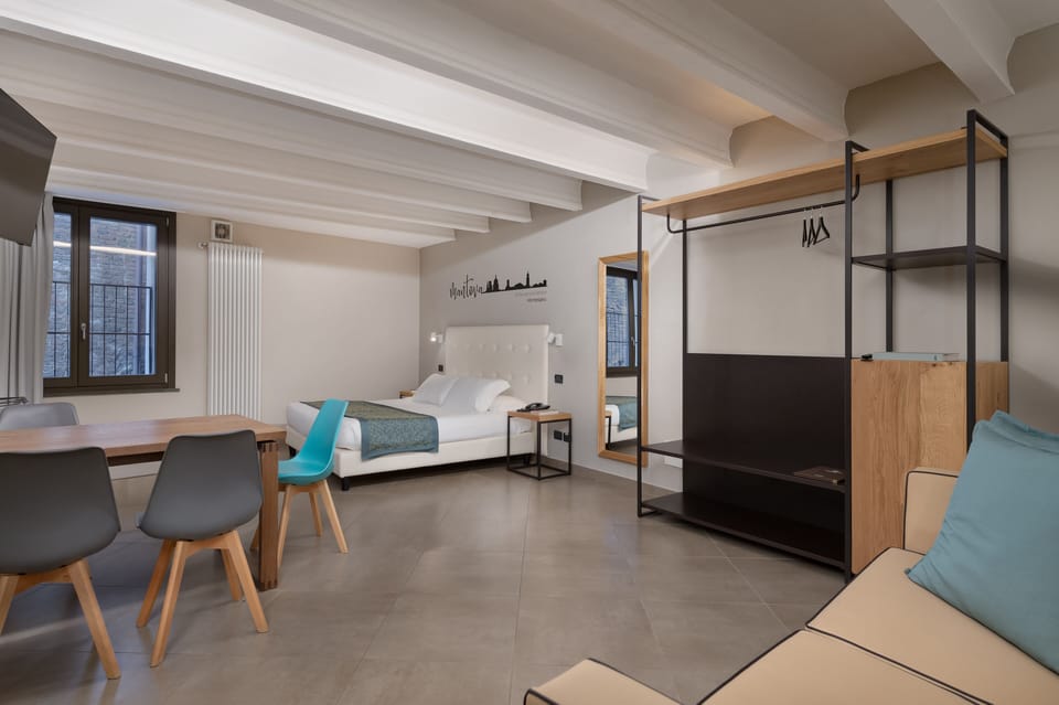 Family Room (Superior) | In-room safe, desk, free WiFi, bed sheets