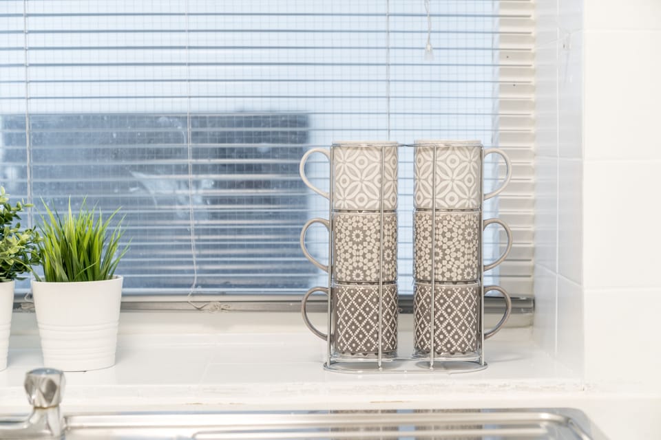 Standard Apartment | Private kitchen | Mini-fridge, microwave, oven, stovetop