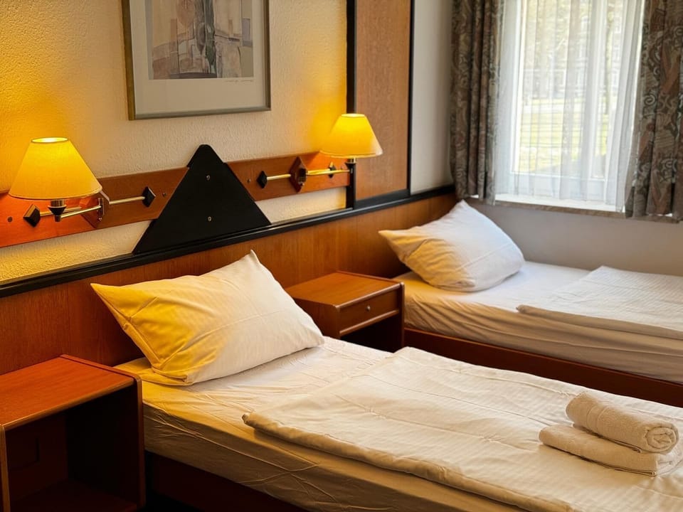 Standard Double Room | Laptop workspace, WiFi (free), bed sheets