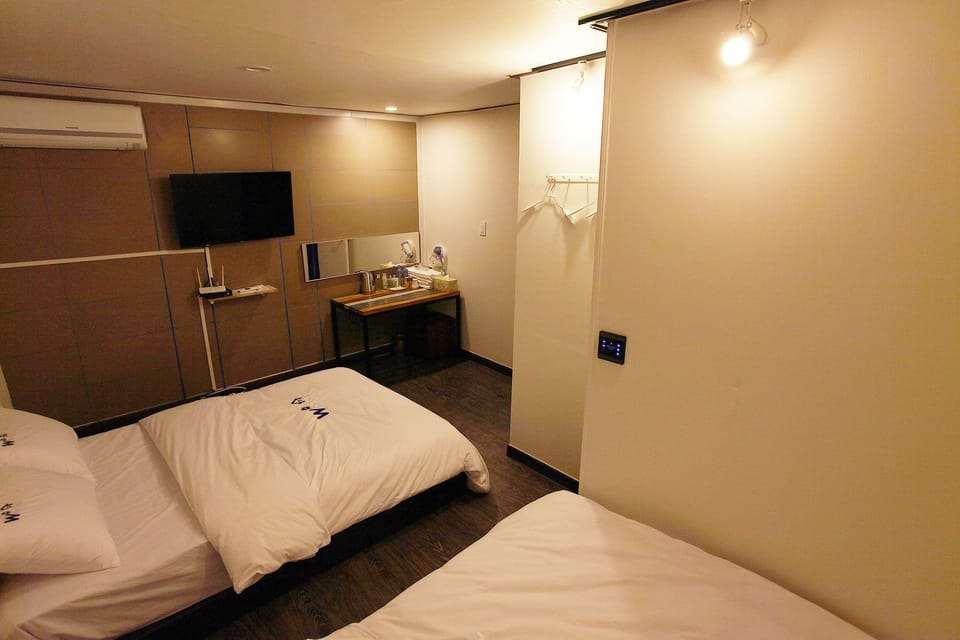 Twin Room | Premium bedding, free wired internet, bed sheets