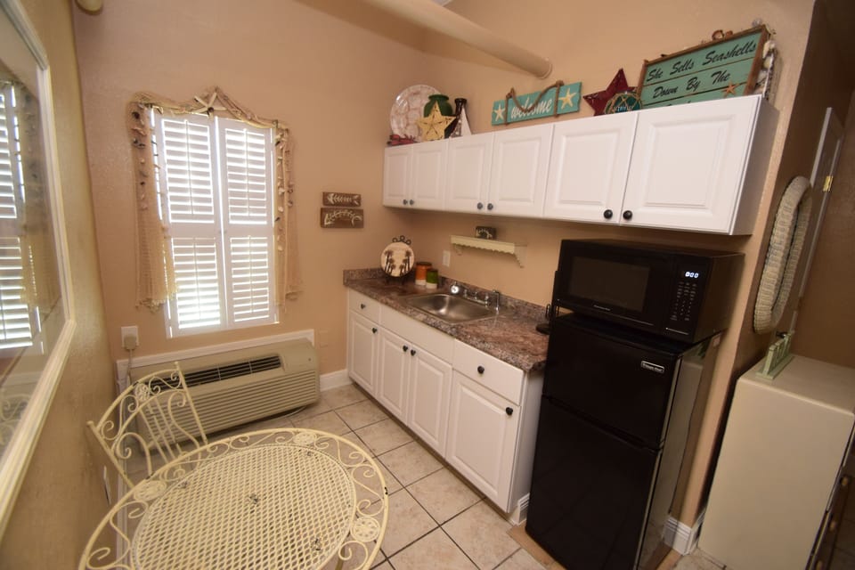 Condo, 1 Queen Bed, Kitchen, Ocean View (Beachview 309) | Private kitchen | Coffee/tea maker