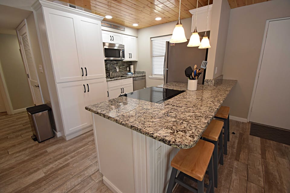 Condo, Multiple Beds, Balcony, Pool View (Gulf House 203) | Private kitchen