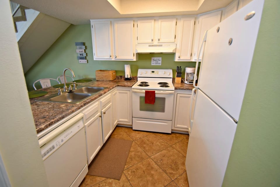 Condo, Multiple Beds, Balcony, Beach View (Lagoon Run 308) | Private kitchen | Coffee/tea maker