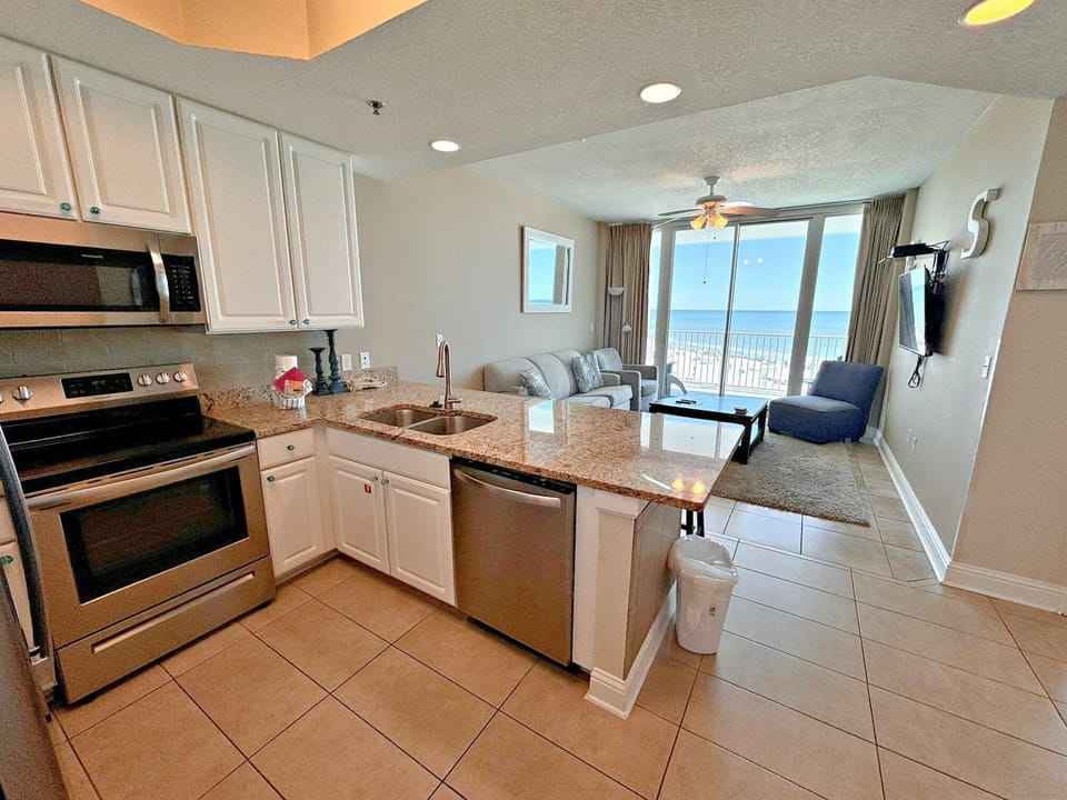 Condo, Multiple Beds, Pool Access (Lighthouse 417) | Private kitchen | Coffee/tea maker