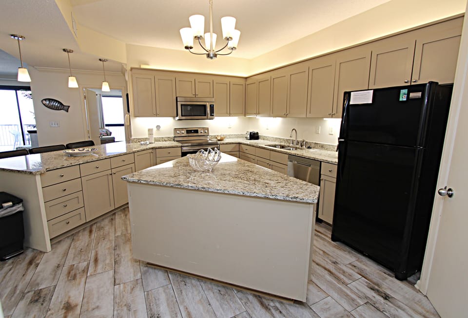 Condo, Multiple Beds, Balcony (Romar House A903) | Private kitchen